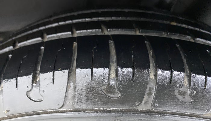2018 Hyundai Grand i10 SPORTZ 1.2 KAPPA VTVT, Petrol, Manual, 13,696 km, Left Rear Tyre Tread