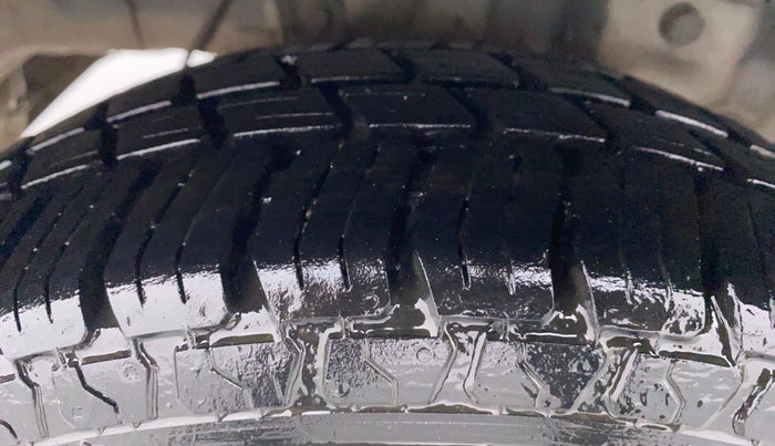 2014 Hyundai Eon MAGNA PLUS, Petrol, Manual, 61,358 km, Right Rear Tyre Tread