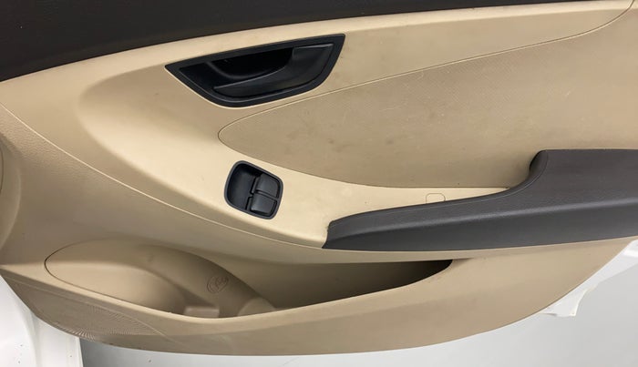 2014 Hyundai Eon MAGNA PLUS, Petrol, Manual, 61,358 km, Driver Side Door Panels Control