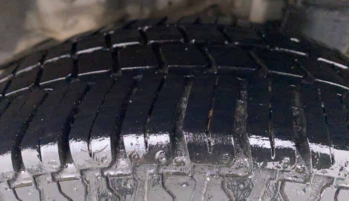2014 Hyundai Eon MAGNA PLUS, Petrol, Manual, 61,358 km, Left Rear Tyre Tread
