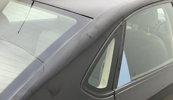 2011 Volkswagen Vento TRENDLINE 1.6, Petrol, Manual, 37,237 km, Right C pillar - Paint is slightly faded