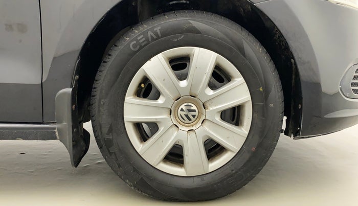 2011 Volkswagen Vento TRENDLINE 1.6, Petrol, Manual, 37,237 km, Right Front Wheel