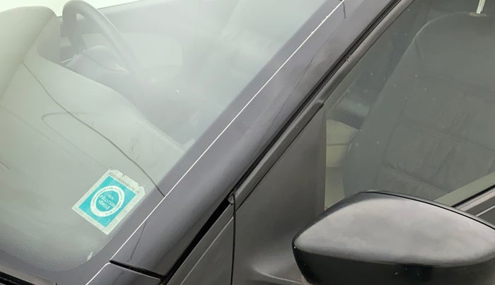 2011 Volkswagen Vento TRENDLINE 1.6, Petrol, Manual, 37,237 km, Left A pillar - Paint is slightly faded