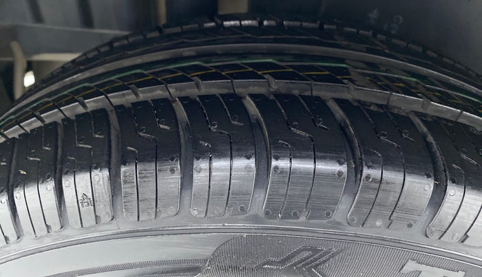2015 Maruti Swift ZDI, Diesel, Manual, 86,907 km, Right Rear Tyre Tread