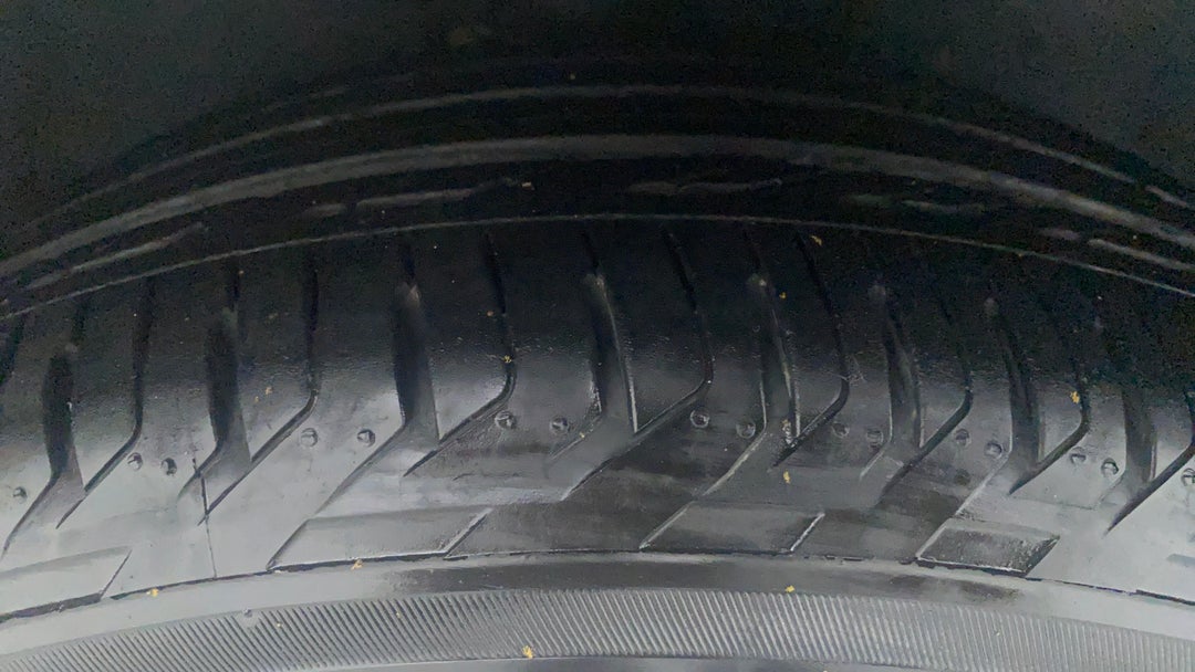 Right Front Tyre Tread
