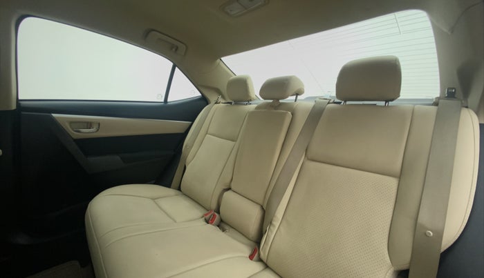2017 Toyota Corolla Altis 1.8 G, Petrol, Manual, 21,248 km, Right Side Rear Door Cabin