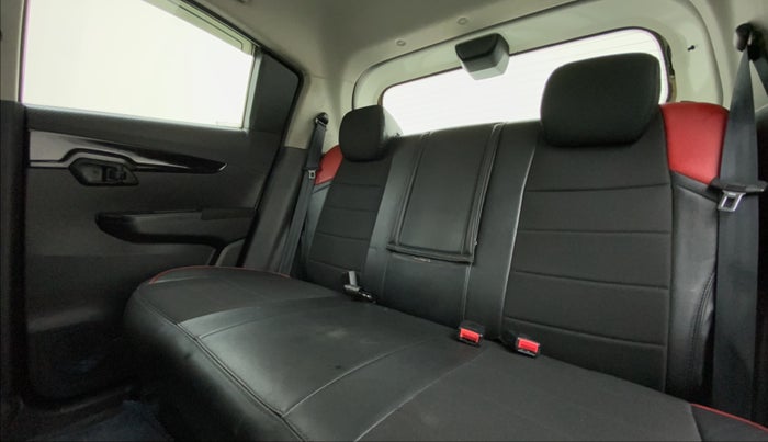 2018 Mahindra KUV 100 NXT K8 P 6 STR, Petrol, Manual, 9,303 km, Right Side Rear Door Cabin