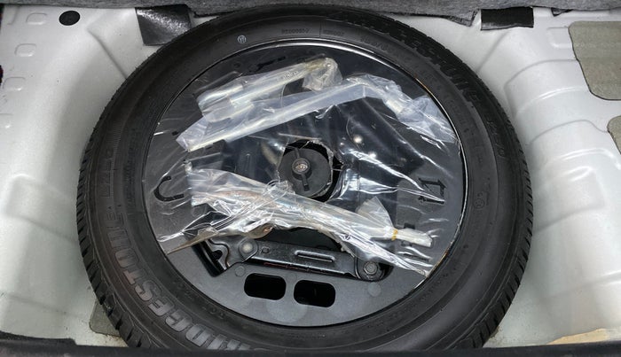 2018 Mahindra KUV 100 NXT K8 P 6 STR, Petrol, Manual, 9,303 km, Spare Tyre