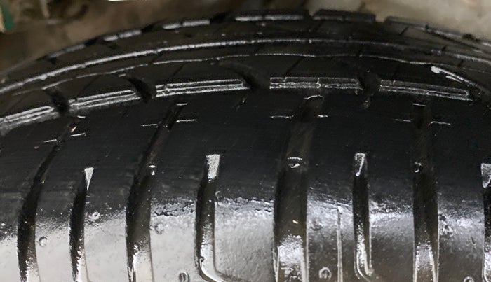 2018 Mahindra KUV 100 NXT K8 P 6 STR, Petrol, Manual, 9,303 km, Left Rear Tyre Tread