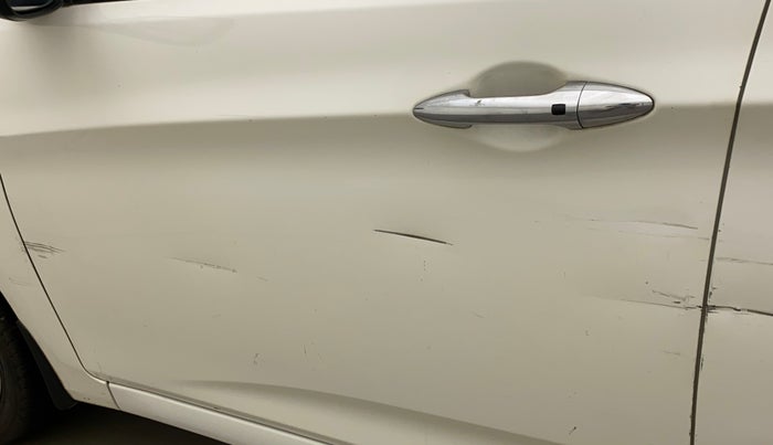 2013 Hyundai Verna FLUIDIC 1.6 VTVT SX OPT, Petrol, Manual, 91,163 km, Front passenger door - Minor scratches