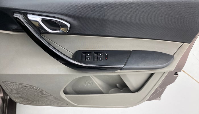 2016 Tata Tiago XZ 1.2 REVOTRON, Petrol, Manual, 43,518 km, Driver Side Door Panels Controls