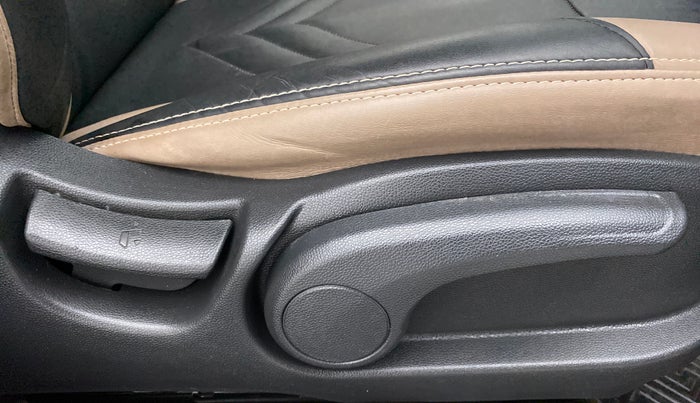 2019 Hyundai Elite i20 1.2  ASTA (O) CVT, Petrol, Automatic, 10,064 km, Driver Side Adjustment Panel