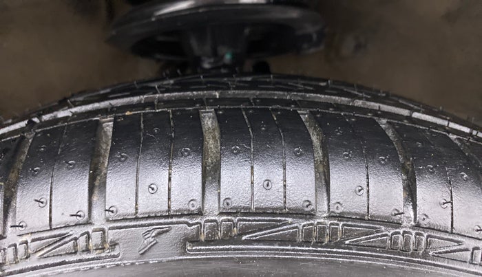 2011 Maruti Ritz VDI, Diesel, Manual, 92,810 km, Right Front Tyre Tread