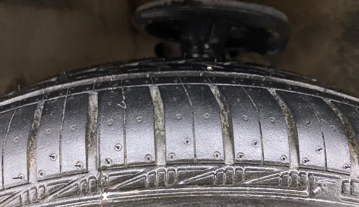 2011 Maruti Ritz VDI, Diesel, Manual, 92,810 km, Left Front Tyre Tread