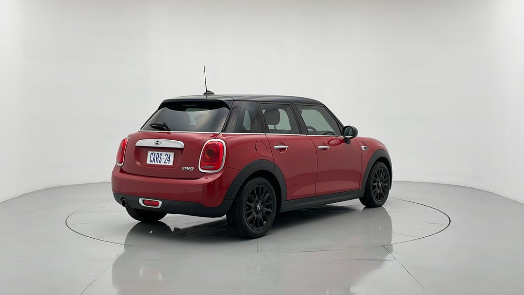 Right Back Diagonal (45- Degree) View