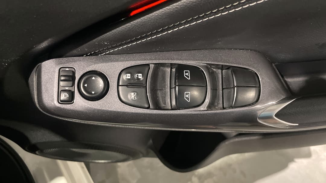 2023 Nissan Juke St-l, Automatic, 54345 km, Drivers Side Door Panel Controls
