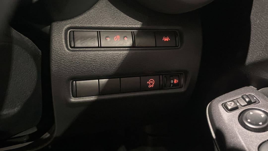 2023 Nissan Juke St-l, Automatic, 54345 km, Utility Switches/Buttons