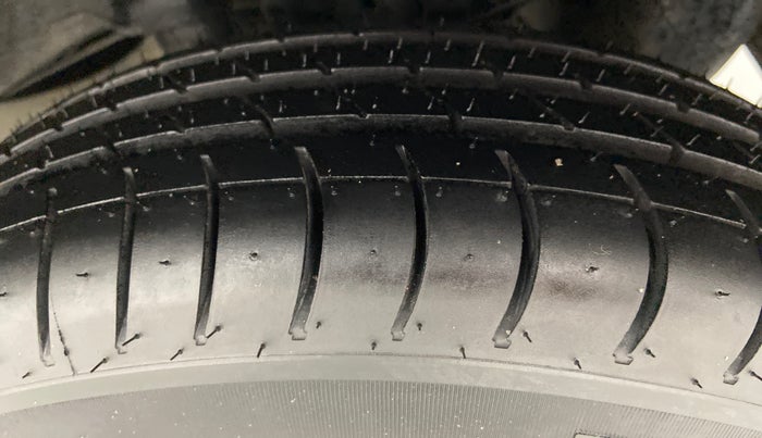 2017 Hyundai Eon ERA PLUS, Petrol, Manual, 48,804 km, Left Rear Tyre Tread