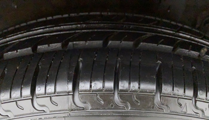 2014 Hyundai Grand i10 MAGNA 1.2 VTVT, Petrol, Manual, 68,182 km, Left Rear Tyre Tread