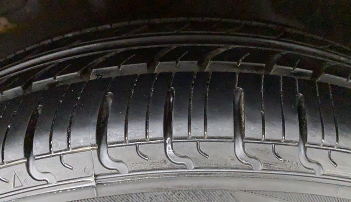 2014 Hyundai Grand i10 MAGNA 1.2 VTVT, Petrol, Manual, 68,182 km, Left Front Tyre Tread