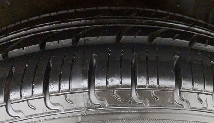 2014 Hyundai Grand i10 MAGNA 1.2 VTVT, Petrol, Manual, 68,182 km, Right Rear Tyre Tread
