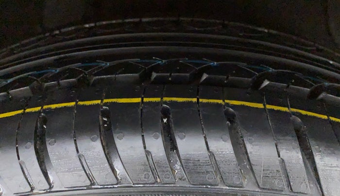 2014 Hyundai Grand i10 MAGNA 1.2 VTVT, Petrol, Manual, 68,182 km, Right Front Tyre Tread