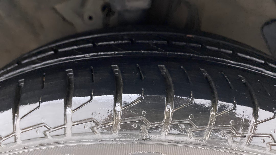 Right Front Tyre Tread