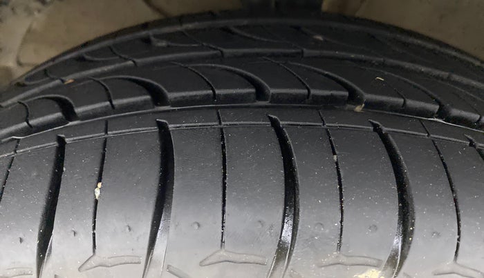 2016 Maruti Baleno ZETA DIESEL 1.3, Diesel, Manual, 60,644 km, Left Front Tyre Tread