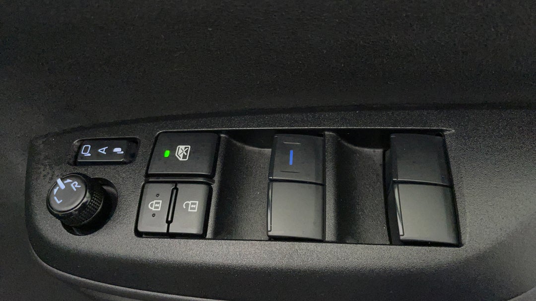 2023 Toyota Yaris Cross Gx Hybrid, Automatic, 52073 km, Drivers Side Door Panel Controls