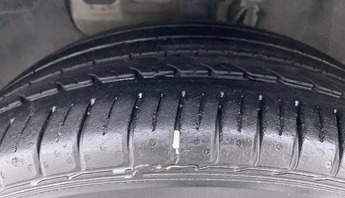 2017 Hyundai Elite i20 ASTA 1.2, Petrol, Manual, 18,327 km, Left Front Tyre Tread