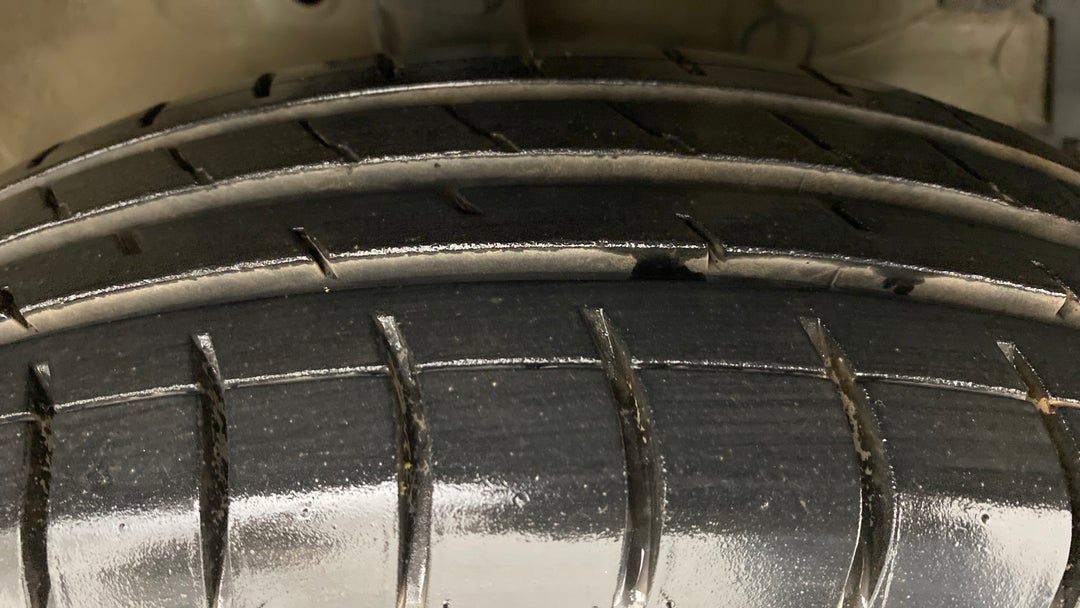 Right Front Tyre Tread