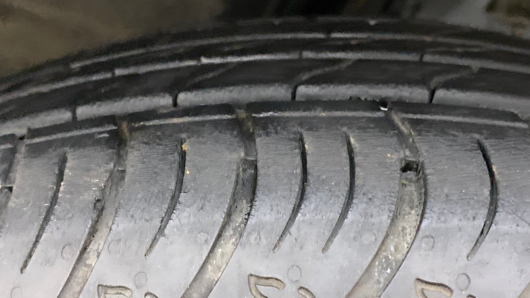 Right Front Tyre Tread