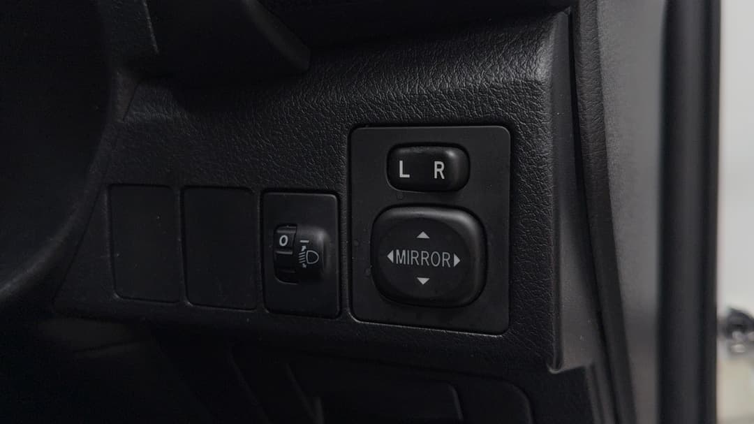 2015 Toyota Corolla Ascent, Automatic, 173680 km, Utility Switches/Buttons