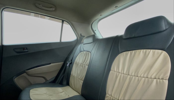 2016 Hyundai Grand i10 MAGNA 1.2 VTVT, CNG, Manual, 54,800 km, Right Side Door Cabin View
