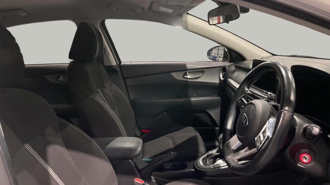 2021 Kia Cerato Sport, Automatic, 103738 km, Right Side Front Door Cabin View