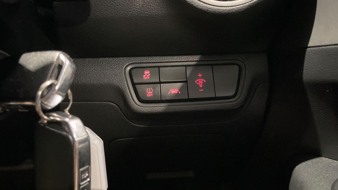 2021 Kia Cerato Sport, Automatic, 103738 km, Utility Switches/Buttons