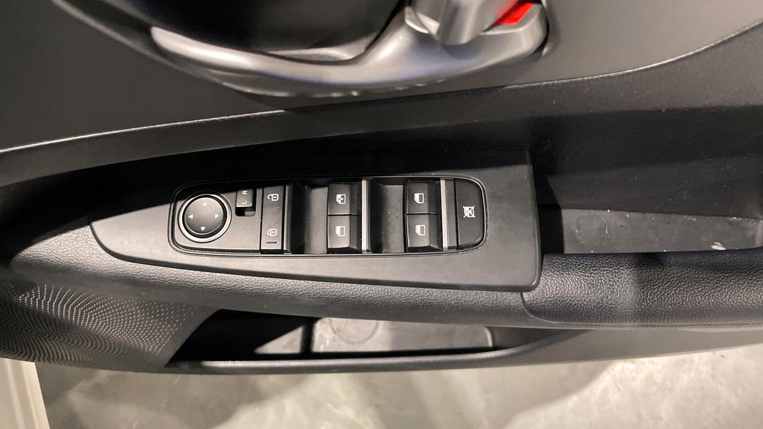 2021 Kia Cerato Sport, Automatic, 103738 km, Drivers Side Door Panel Controls