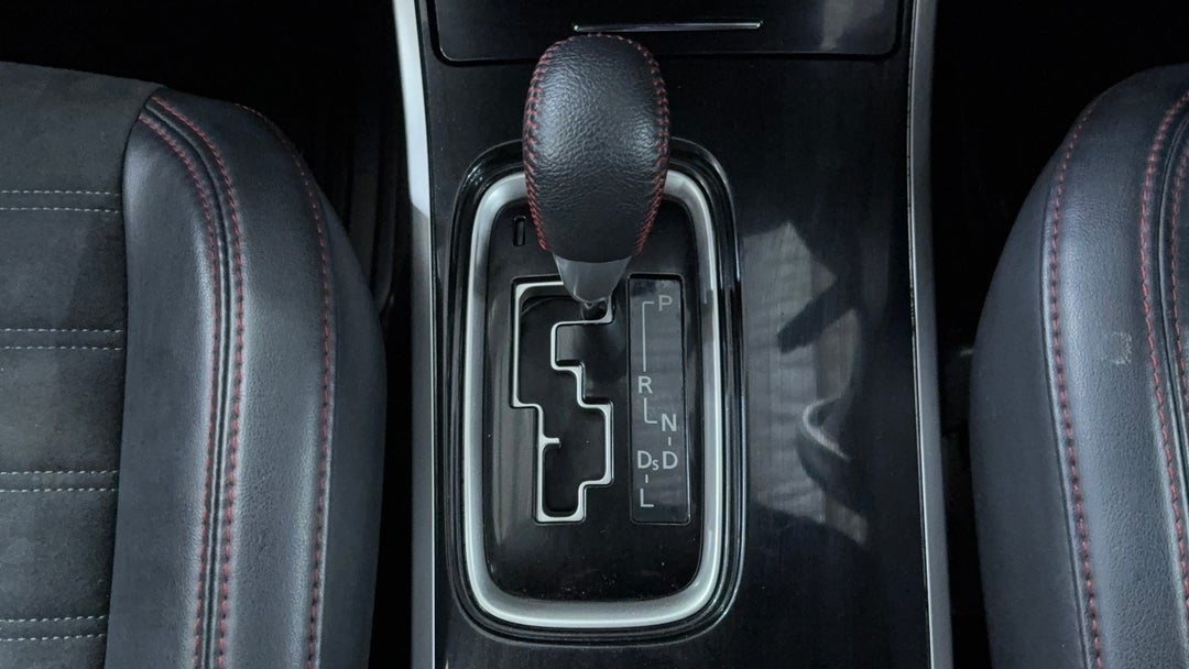 2021 Mitsubishi Outlander Black Edition 7 Seat (2WD), Automatic, 47869 km, Gear Lever 