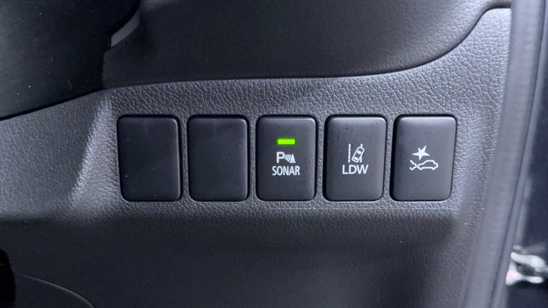 2021 Mitsubishi Outlander Black Edition 7 Seat (2WD), Automatic, 47869 km, Utility Switches/Buttons