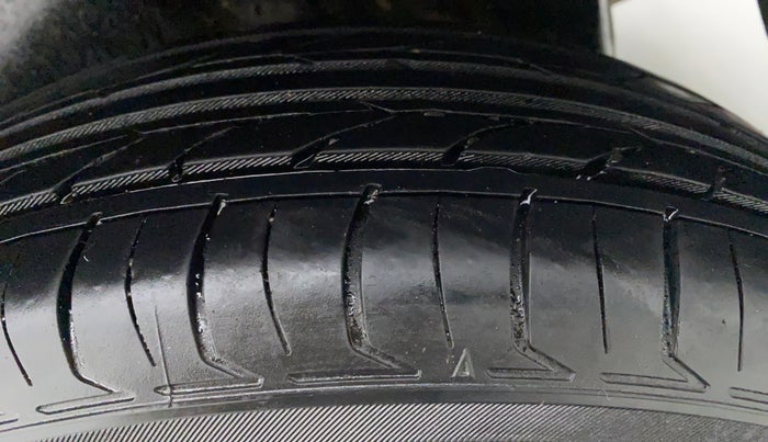 2015 Maruti Swift Dzire VXI, Petrol, Manual, 52,630 km, Left Rear Tyre Tread