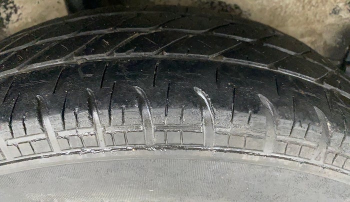 2014 Maruti Ritz VXI, Petrol, Manual, 92,672 km, Right Rear Tyre Tread