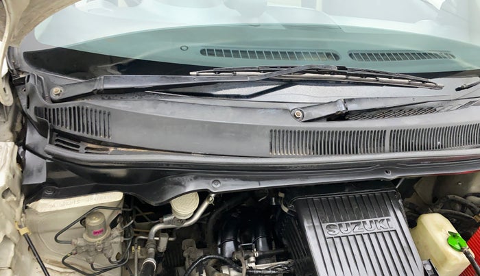 2014 Maruti Ritz VXI, Petrol, Manual, 92,672 km, Bonnet (hood) - Cowl vent panel has minor damage