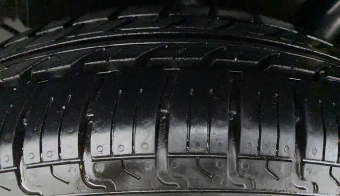 2017 Maruti Swift VXI D, Petrol, Manual, 28,030 km, Left Front Tyre Tread