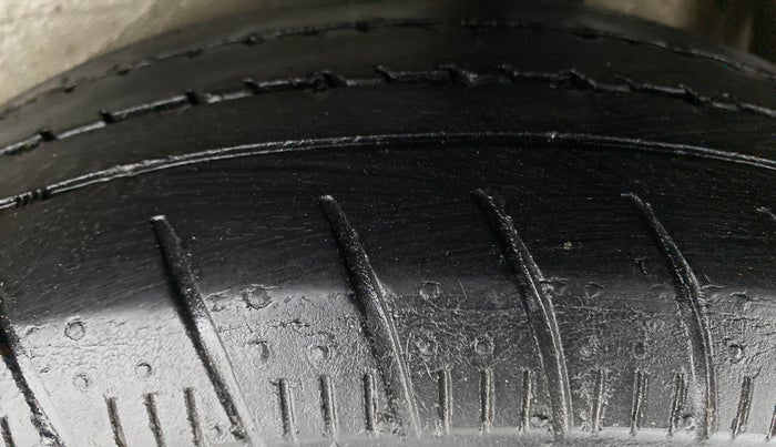 2016 Maruti Celerio VXI CNG D, CNG, Manual, 60,637 km, Left Rear Tyre Tread