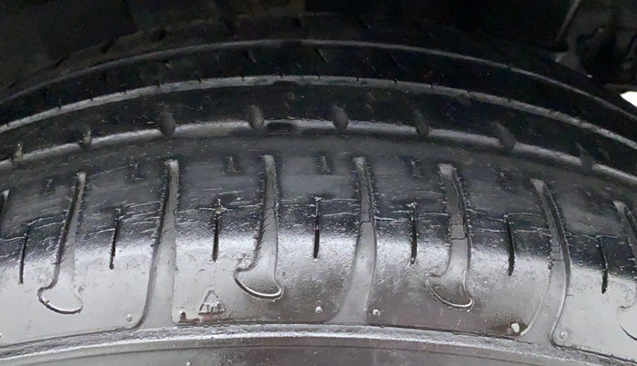 2014 Hyundai Grand i10 SPORTZ 1.2 KAPPA VTVT, Petrol, Manual, 26,760 km, Left Front Tyre Tread