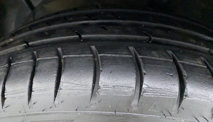 2014 Hyundai Grand i10 SPORTZ 1.2 KAPPA VTVT, Petrol, Manual, 26,760 km, Left Rear Tyre Tread