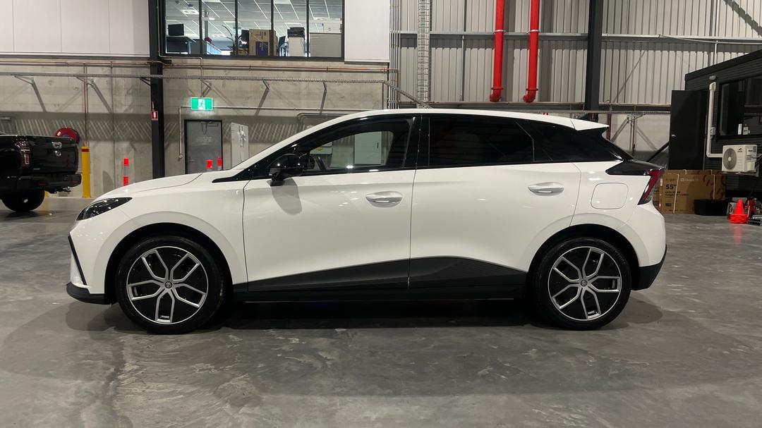2023 MG Mg4 Essence 64, Automatic, 9826 km, Left Side View