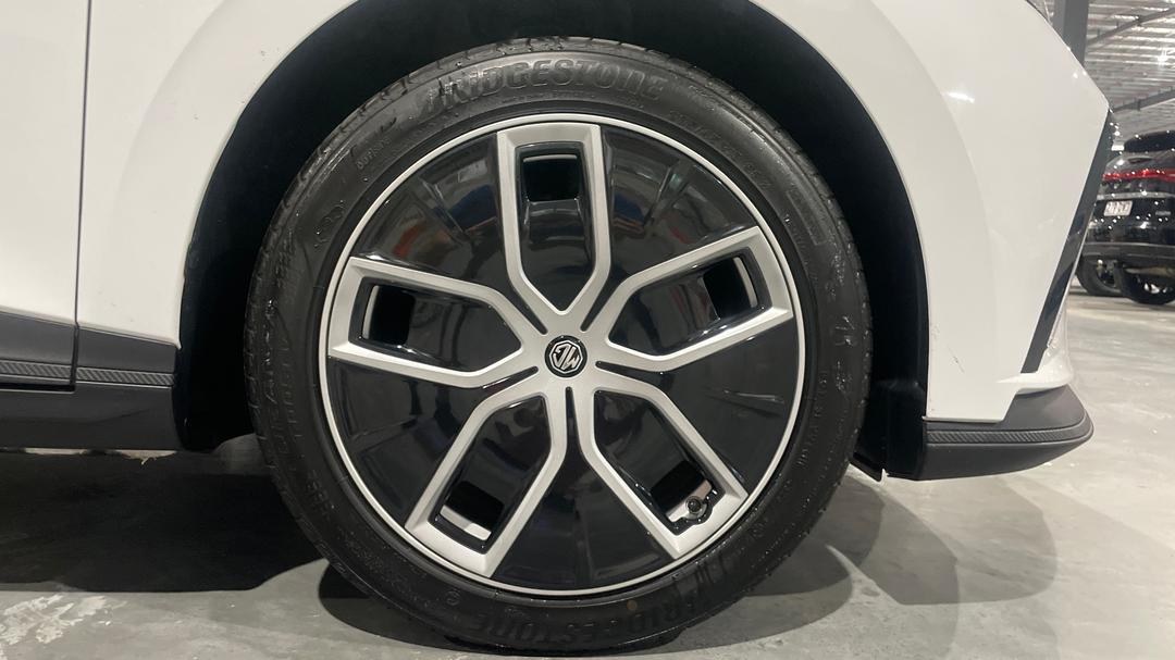 2023 MG Mg4 Essence 64, Automatic, 9826 km, Right Front Wheel