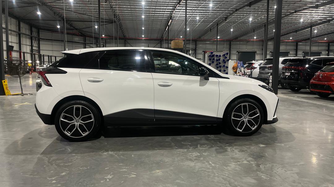2023 MG Mg4 Essence 64, Automatic, 9826 km, Right Side View