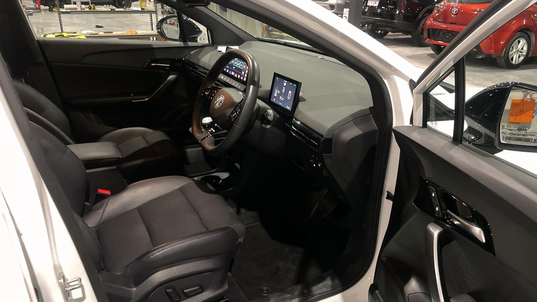 2023 MG Mg4 Essence 64, Automatic, 9826 km, Right Side Front Door Cabin View
